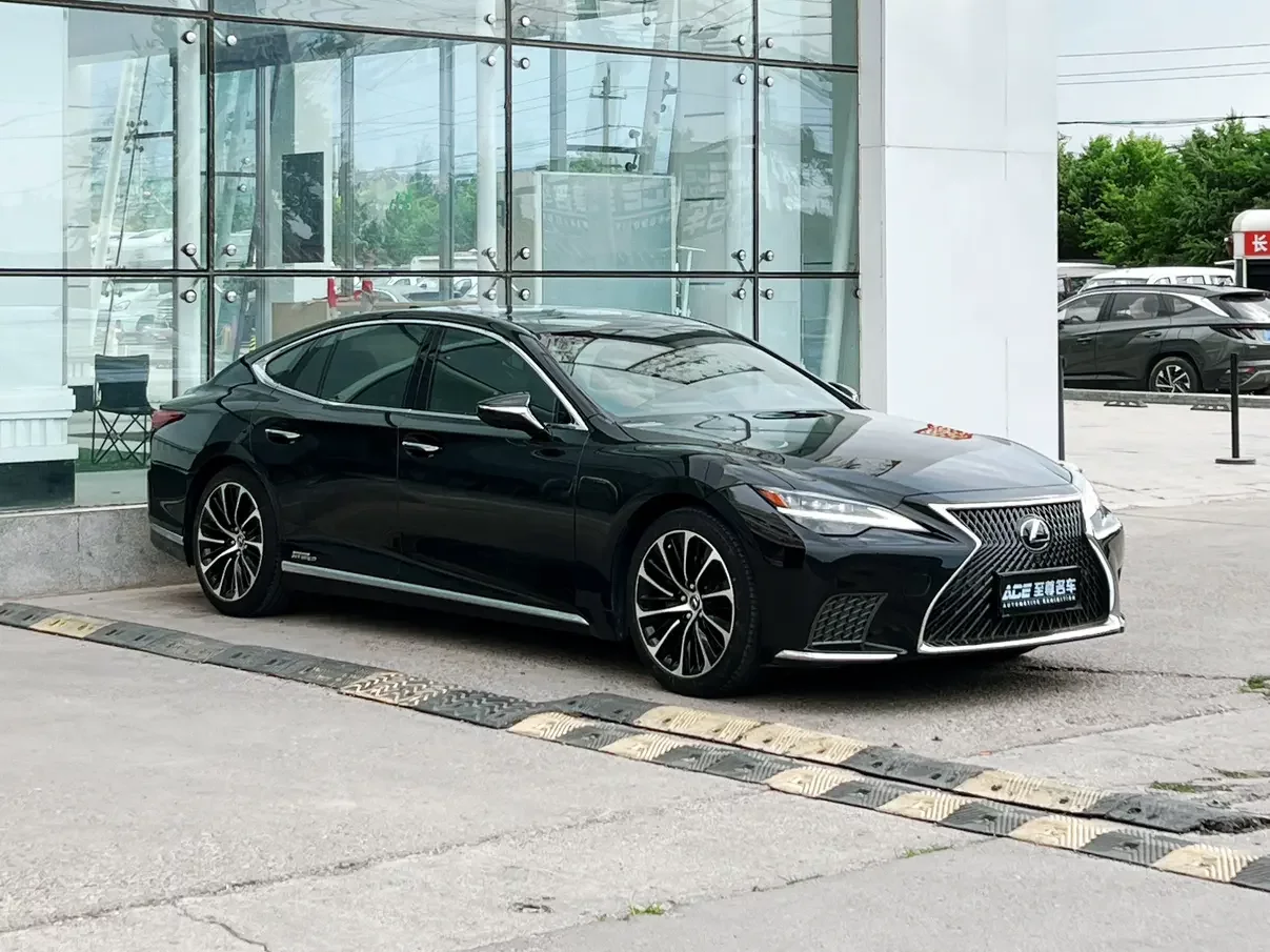 Lexus LS