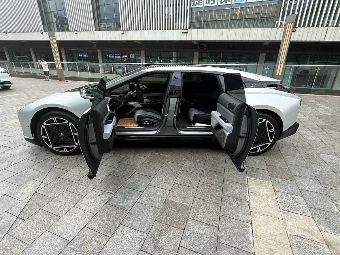 HiPhi Z