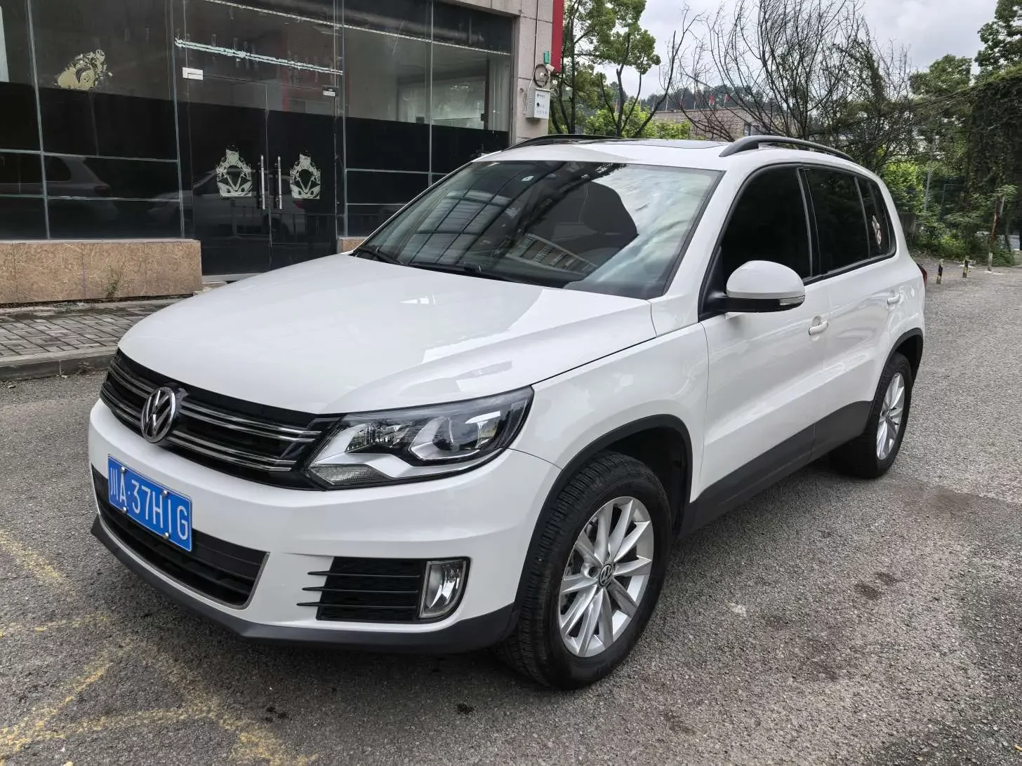 Volkswagen Tiguan (Tharu)