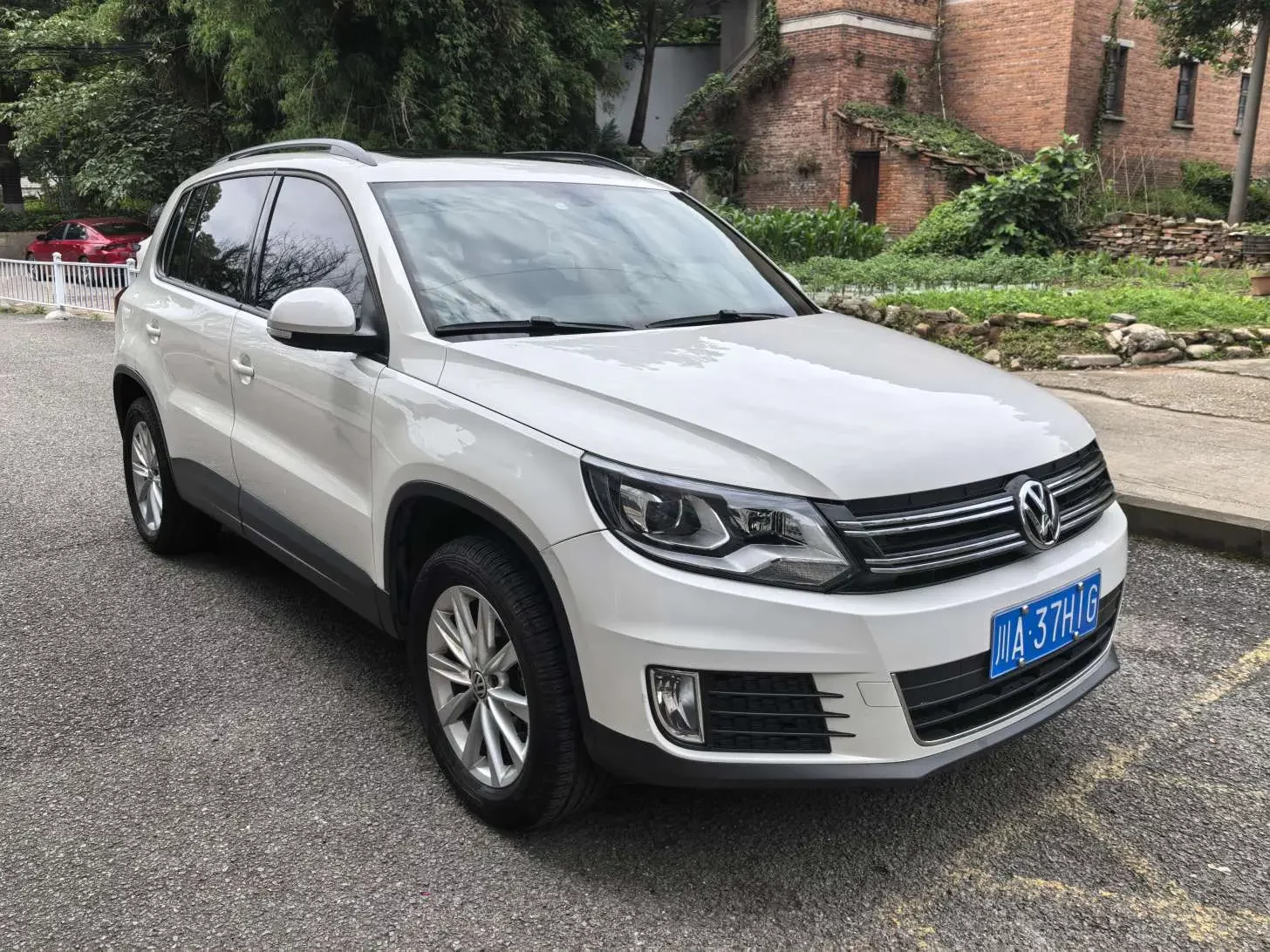 Volkswagen Tiguan (Tharu)