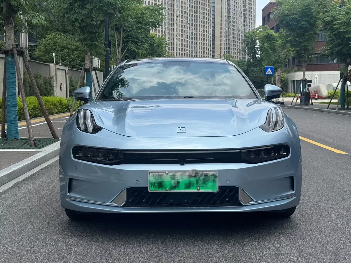 ZEEKR 001