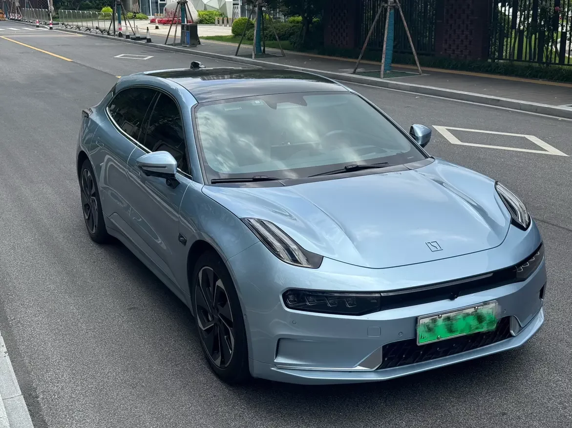 ZEEKR 001