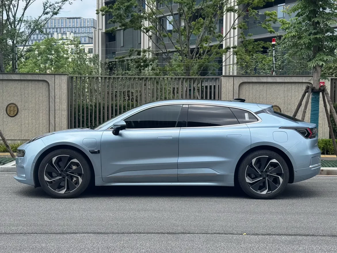 ZEEKR 001