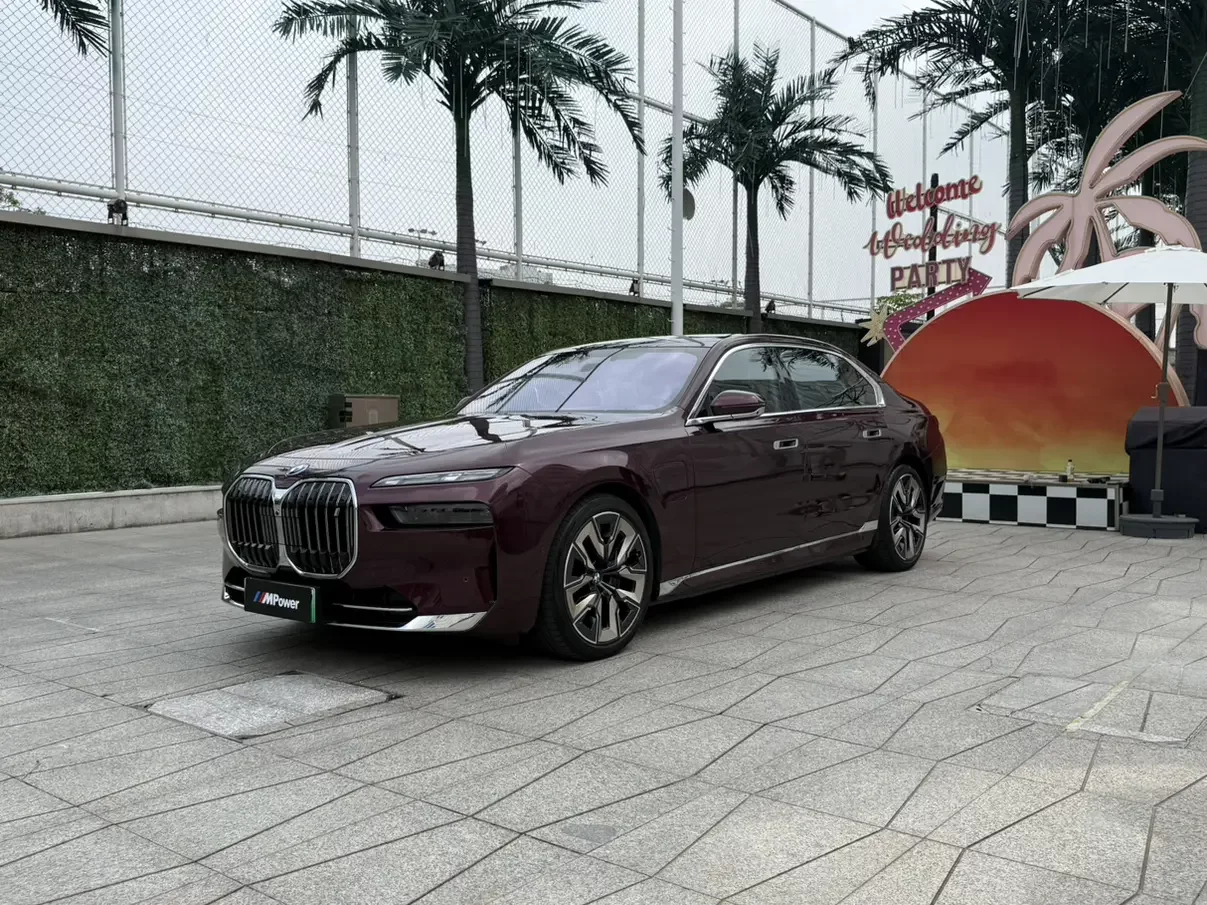 BMW i7
