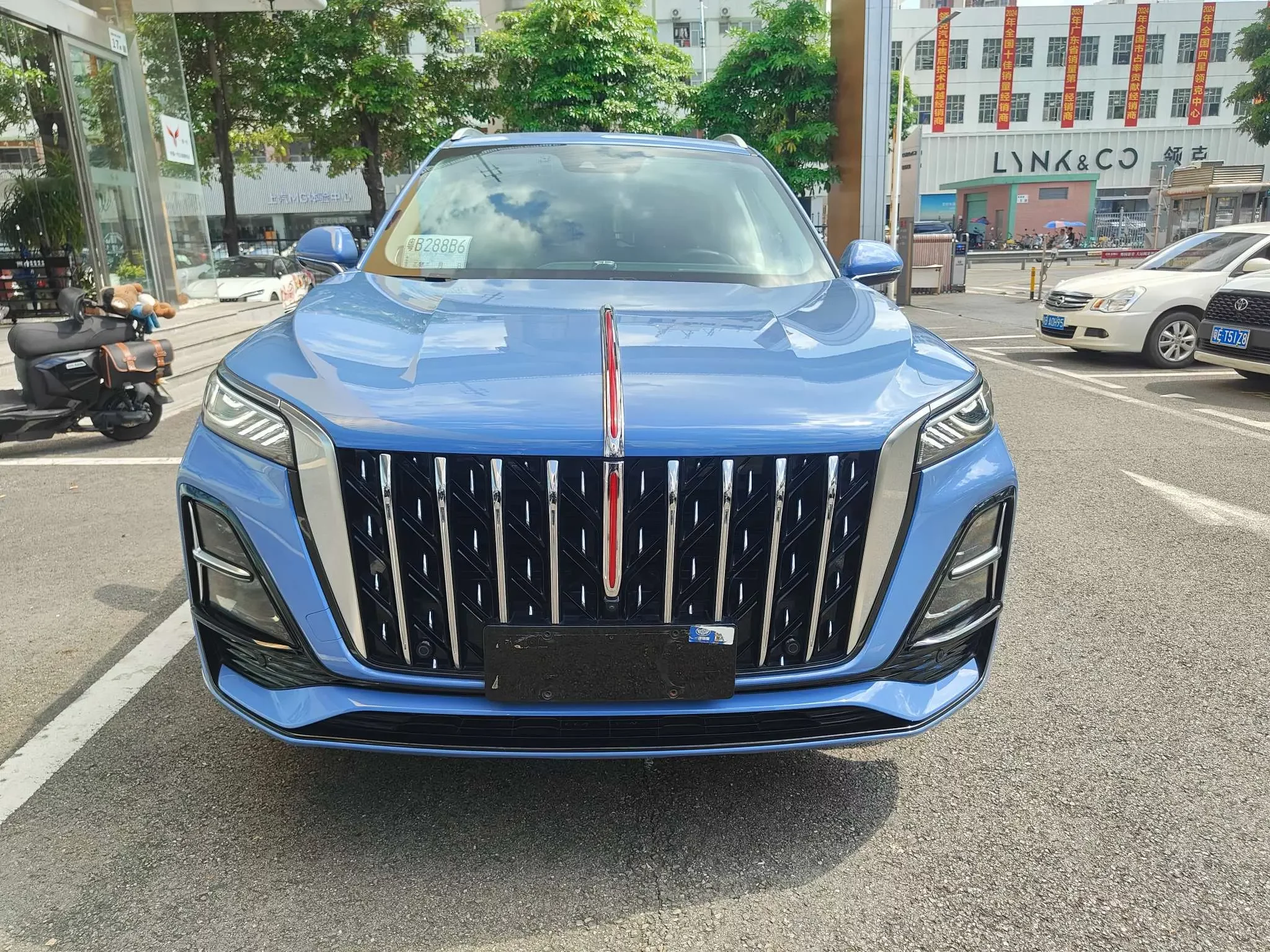 Hongqi HS5