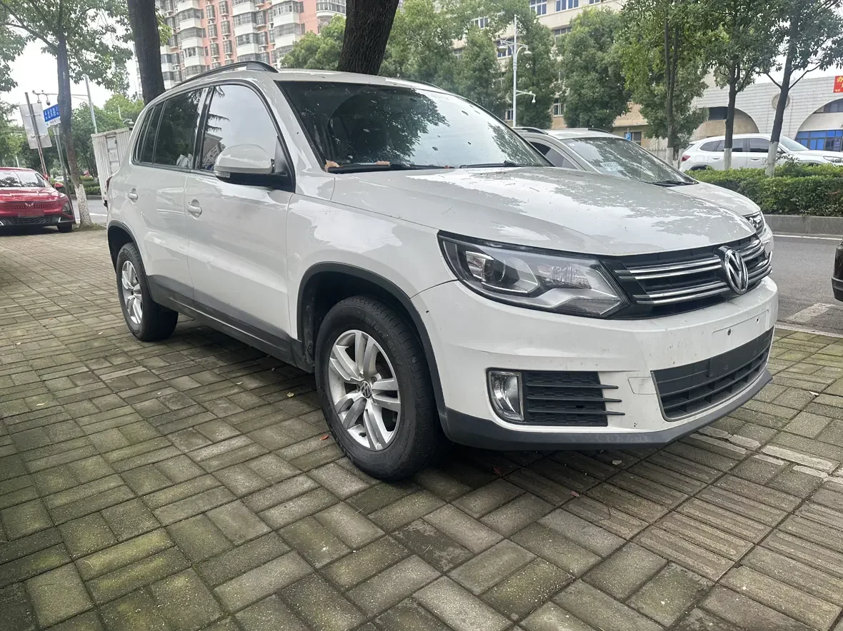 Volkswagen Tiguan (Tharu)