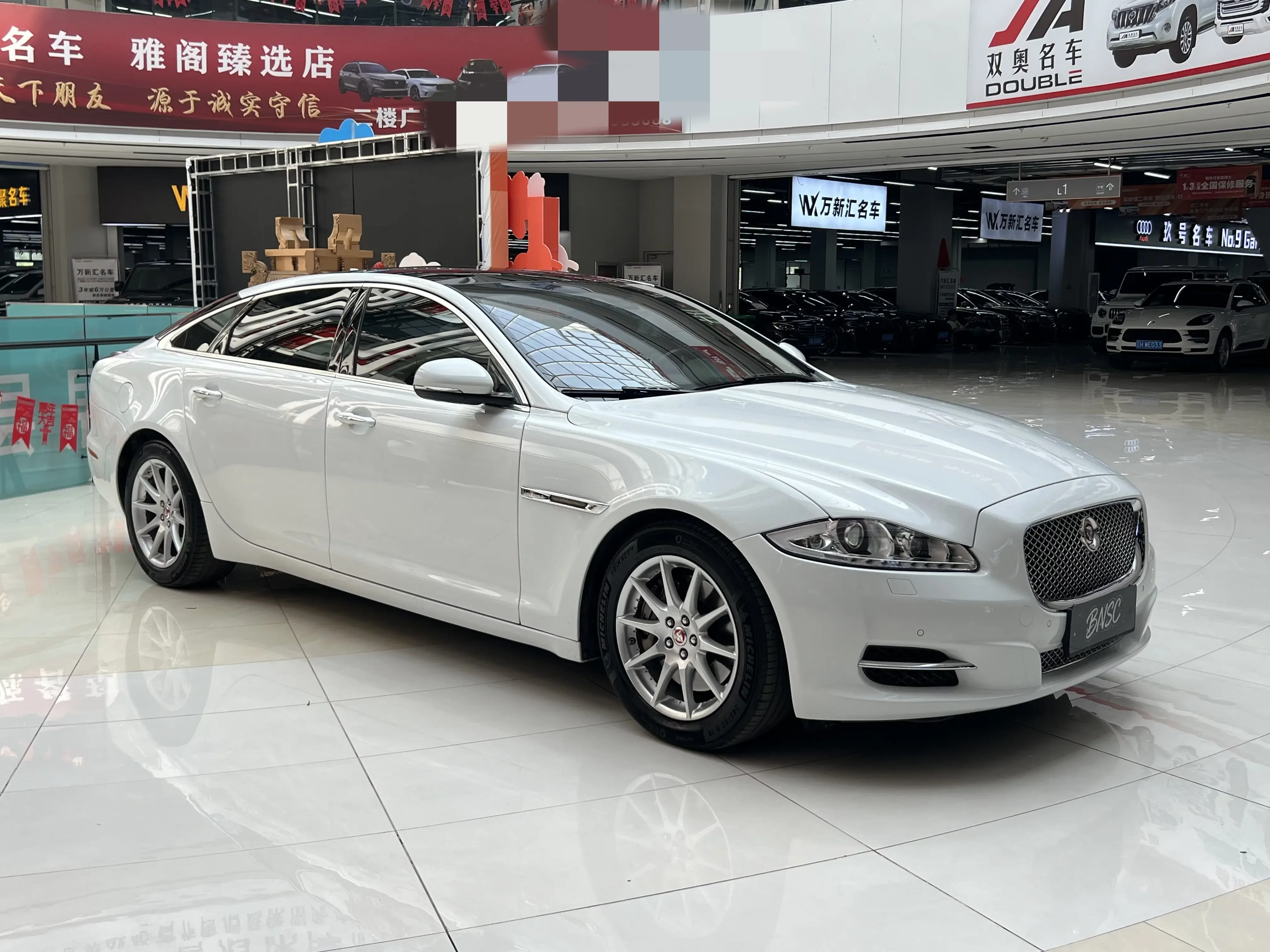 Jaguar XJ
