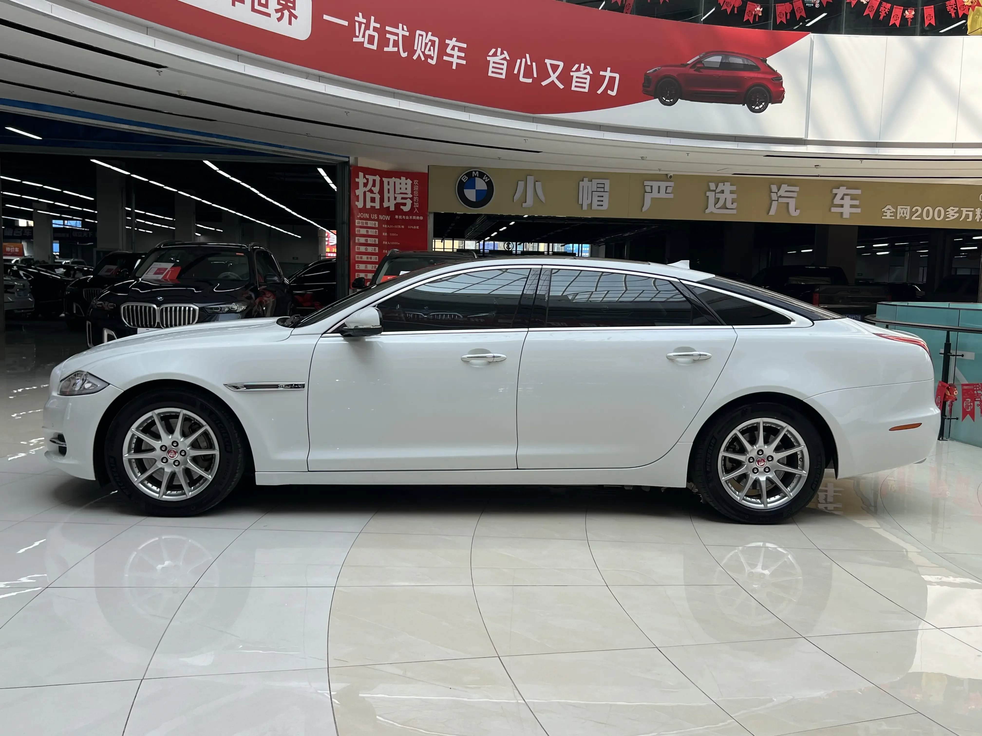 Jaguar XJ