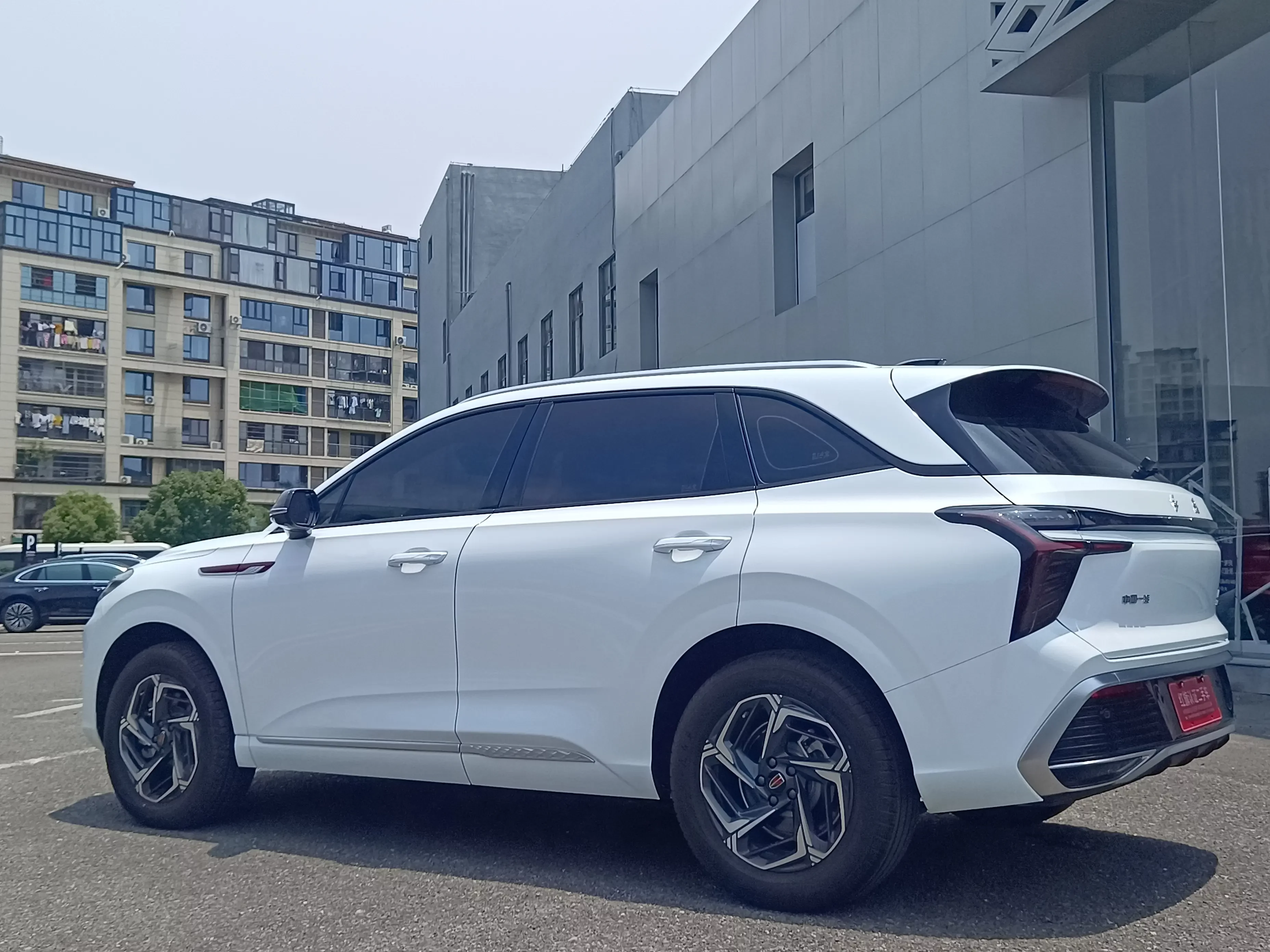 Hongqi HS3