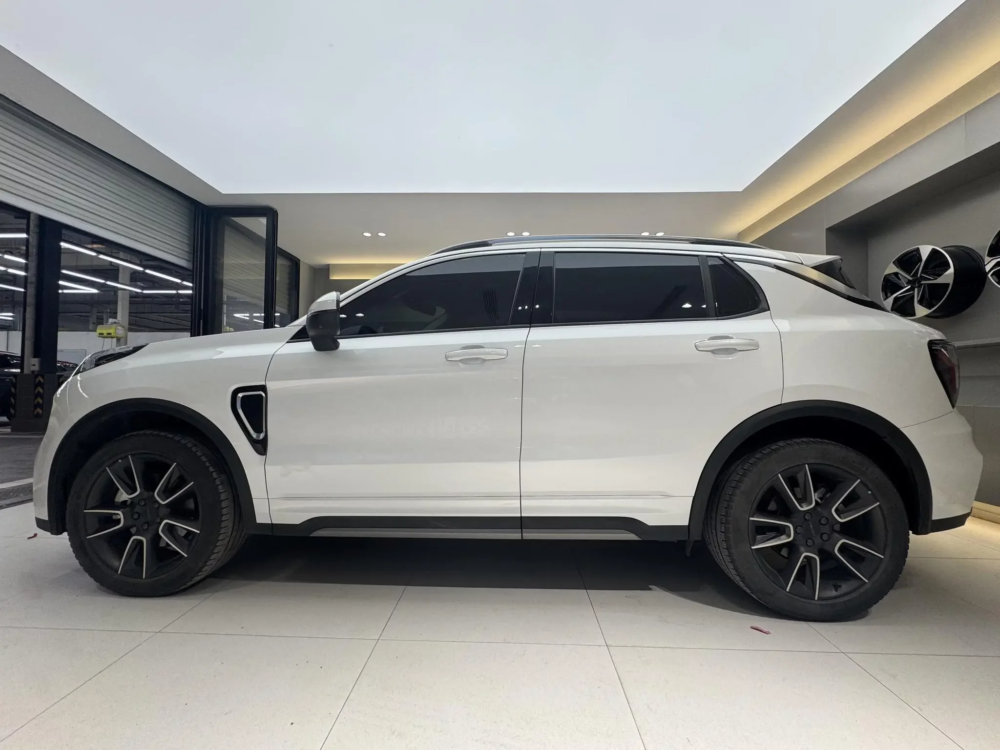 Lynk & Co 01