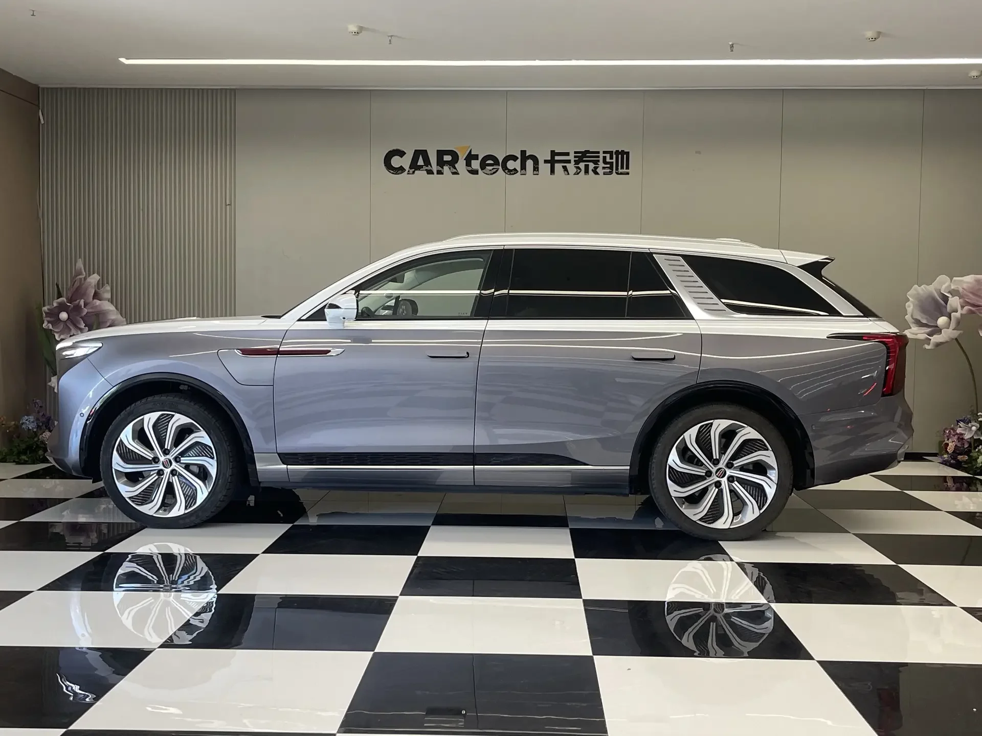 Hongqi E-HS9
