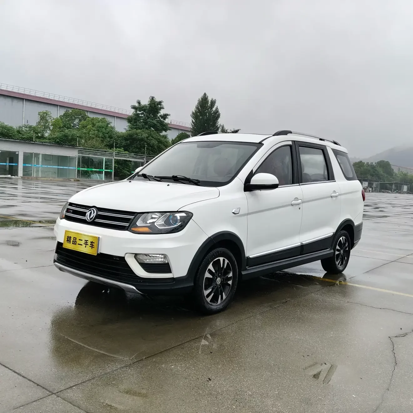 Dongfeng Fengon 370