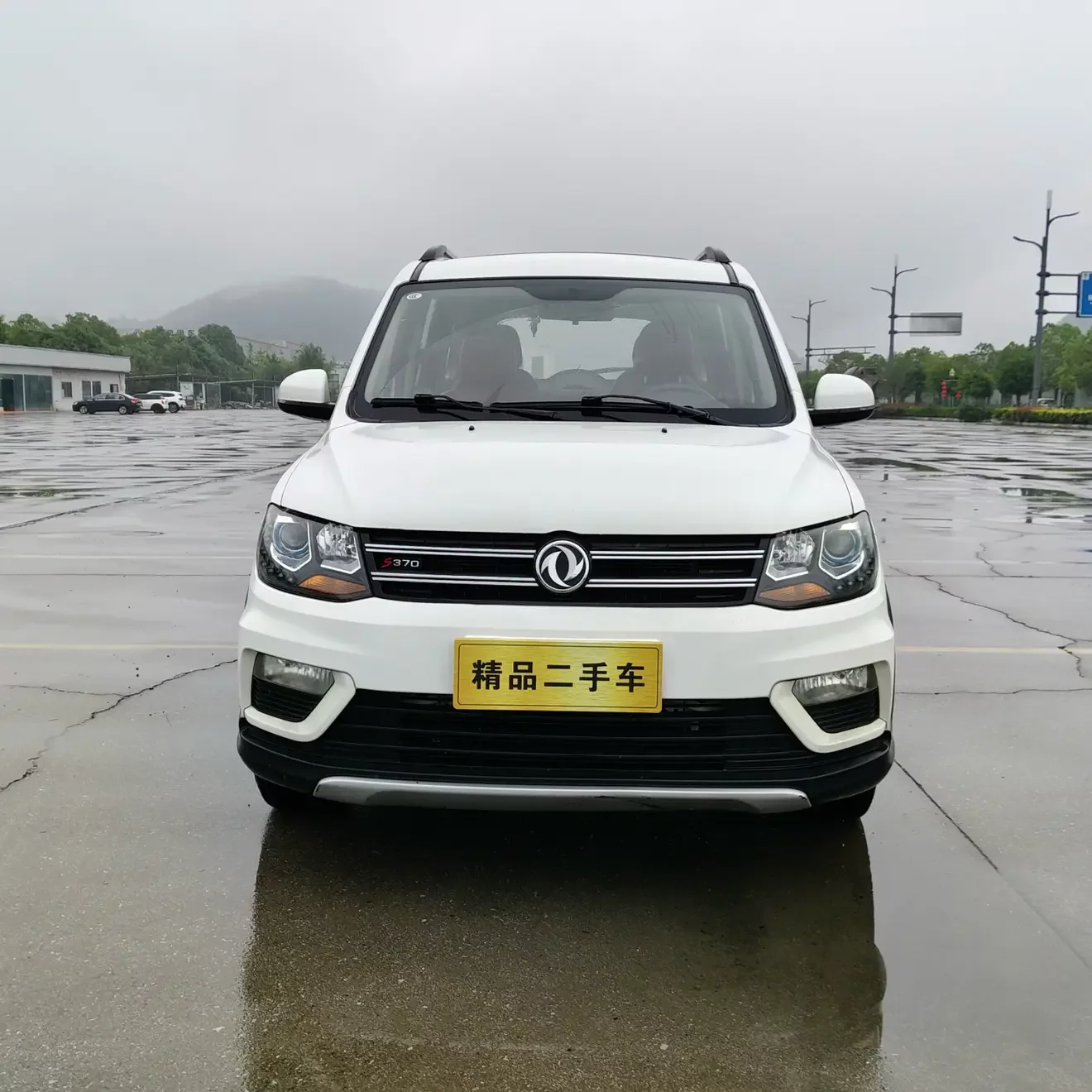 Dongfeng Fengon 370