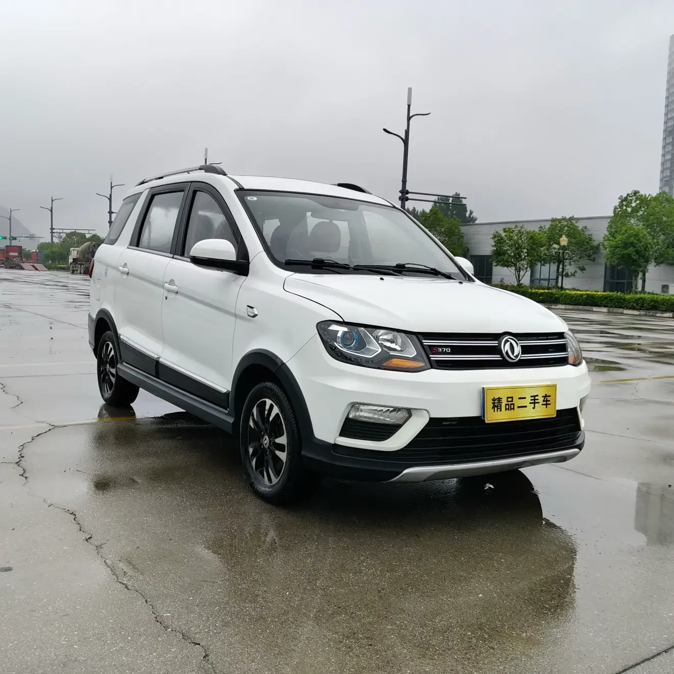 Dongfeng Fengon 370