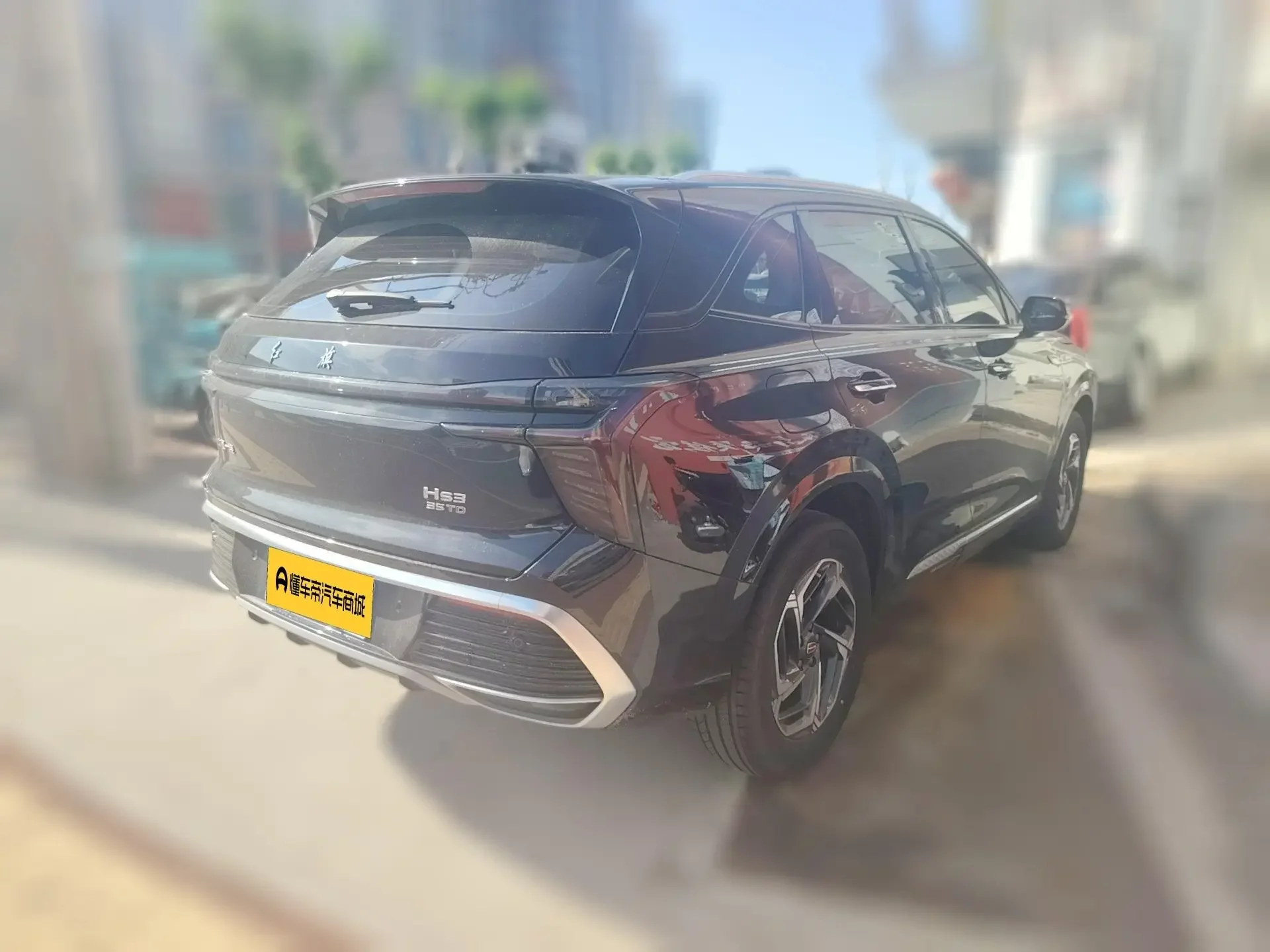Hongqi HS3