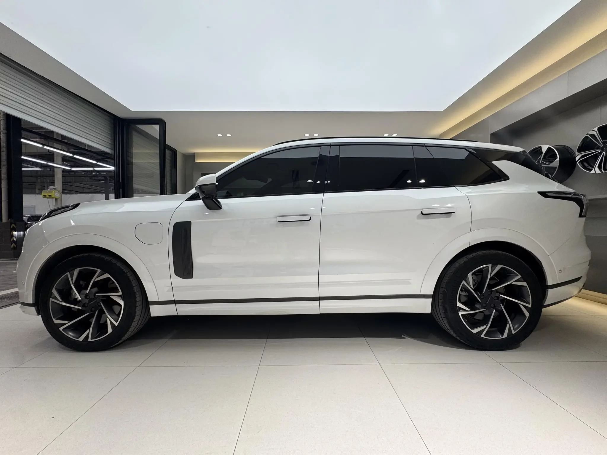 Lynk & Co 09 EM-P