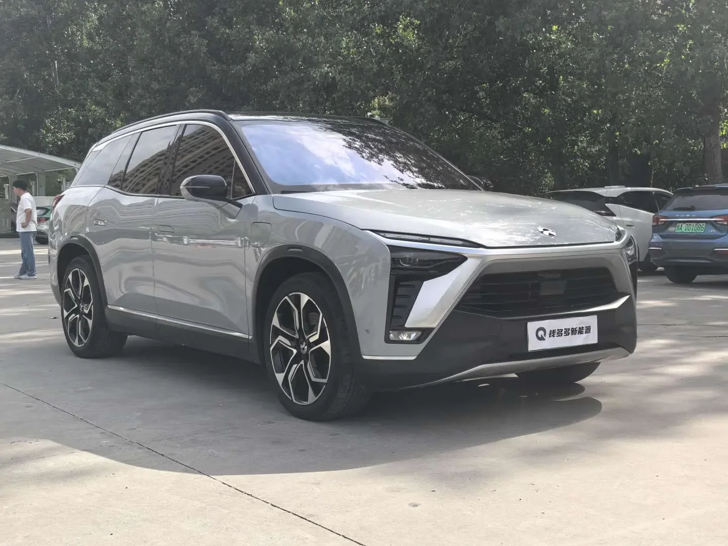 NIO ES8