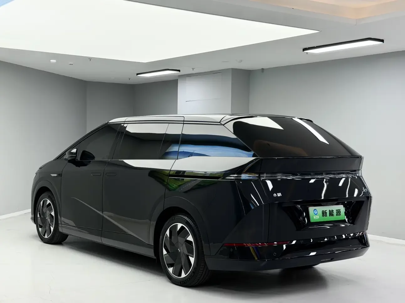 Xpeng X9