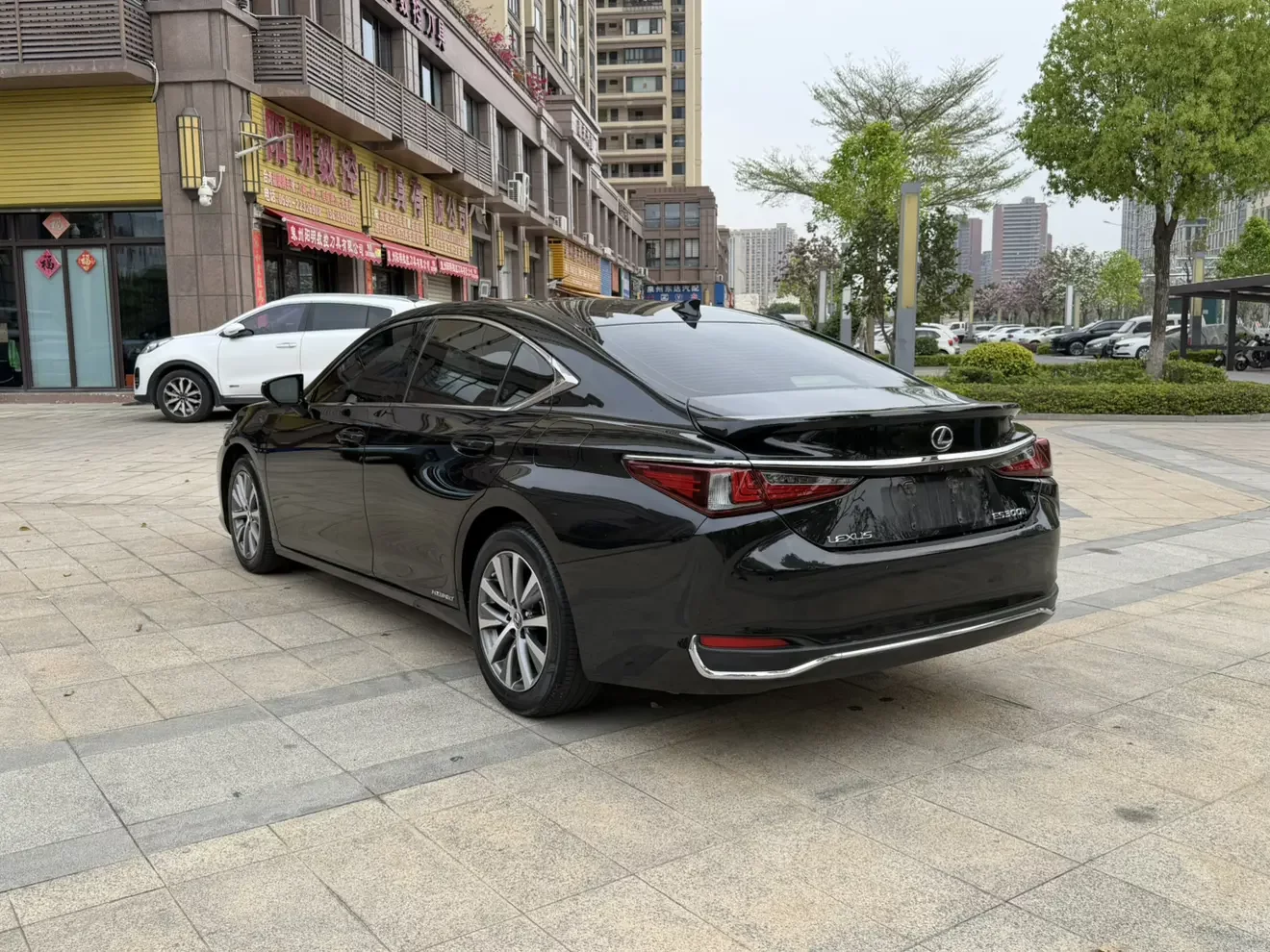 Lexus ES