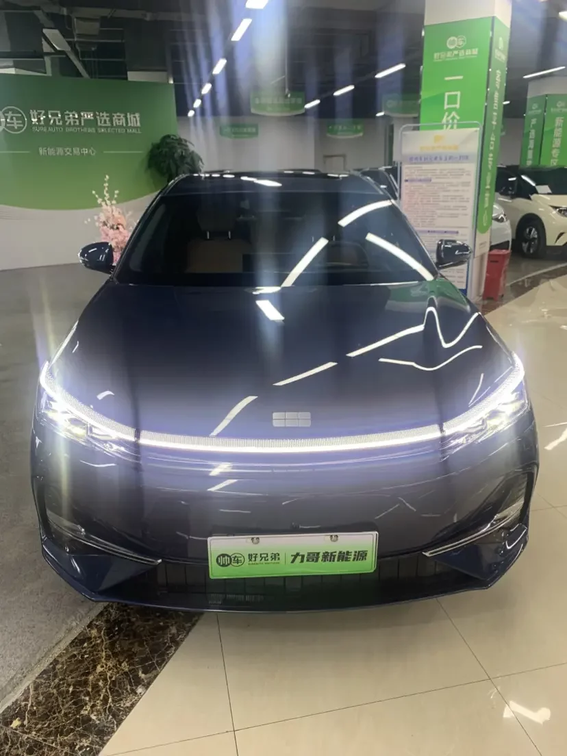 Geely Galaxy A7 EM