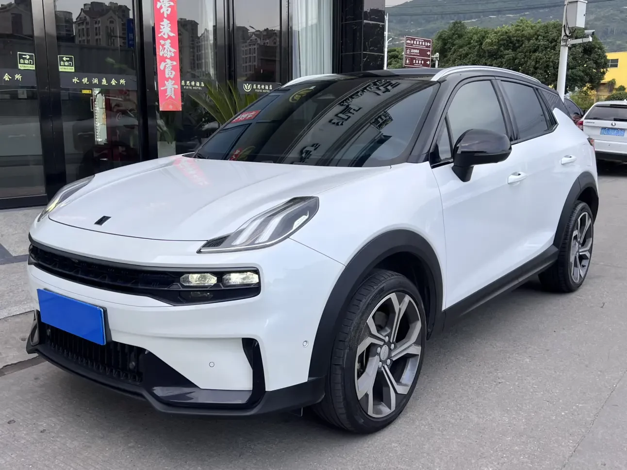 Lynk & Co 06