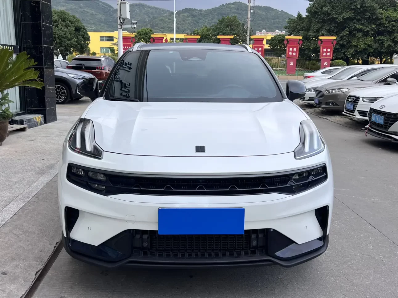 Lynk & Co 06