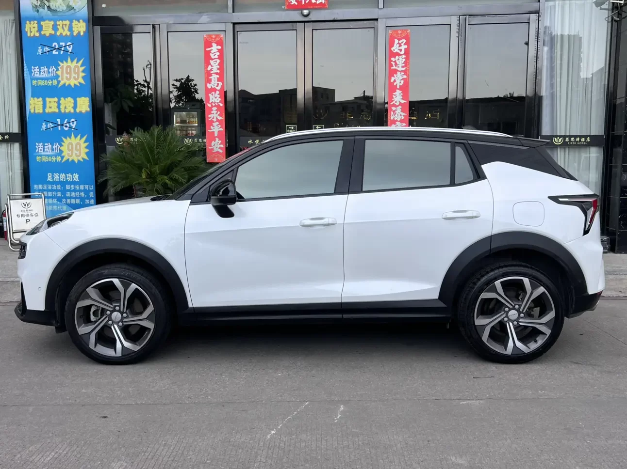Lynk & Co 06