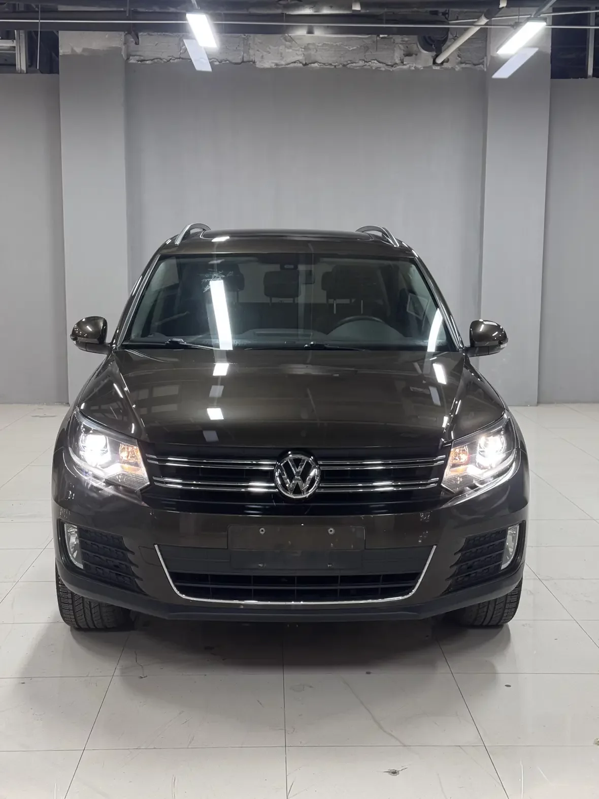 Volkswagen Tiguan (Tharu)