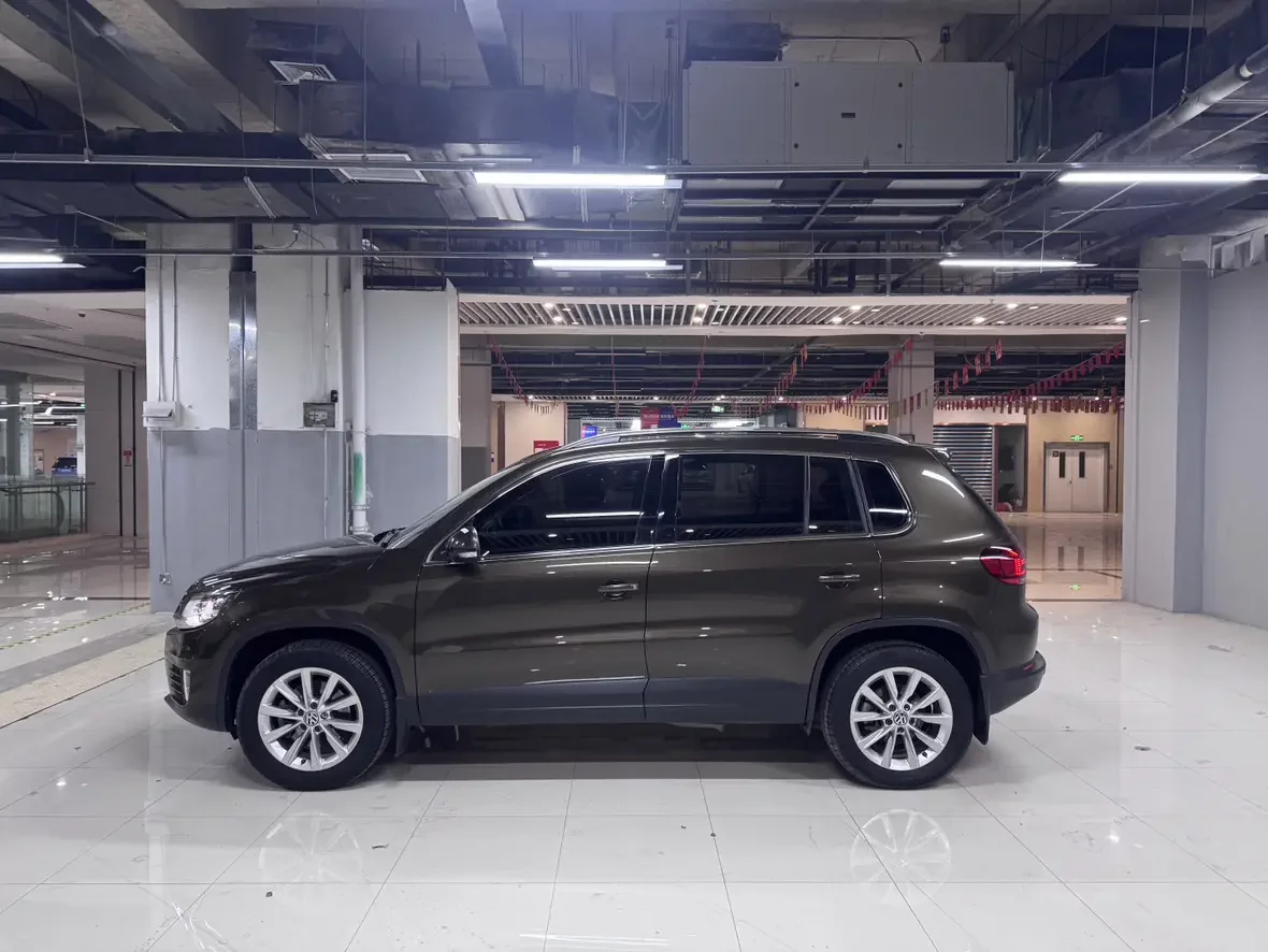 Volkswagen Tiguan (Tharu)
