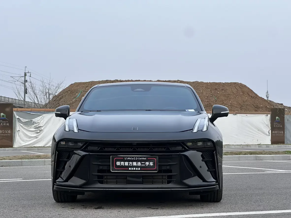 Lynk & Co 03