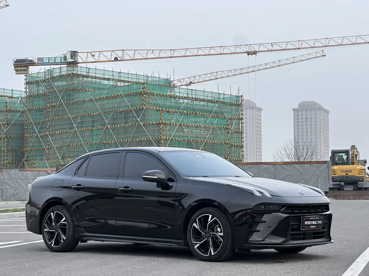 Lynk & Co 03