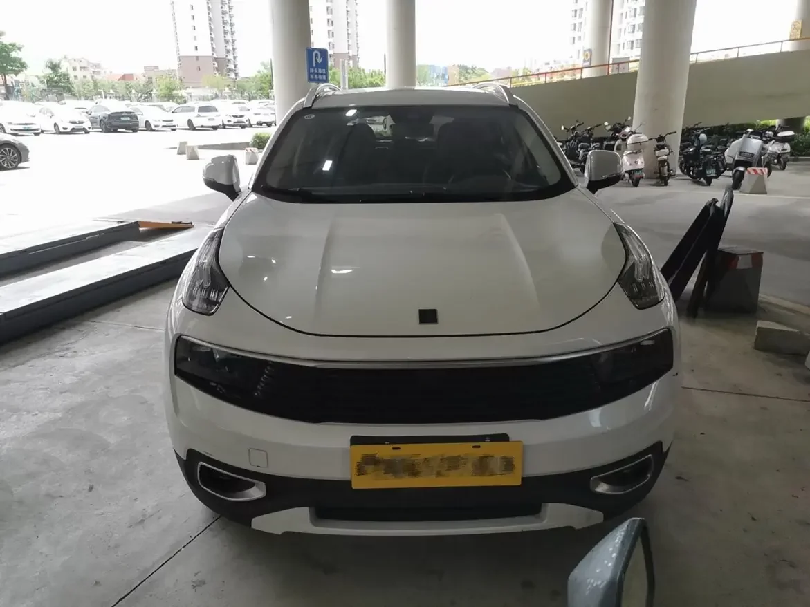 Lynk & Co 01