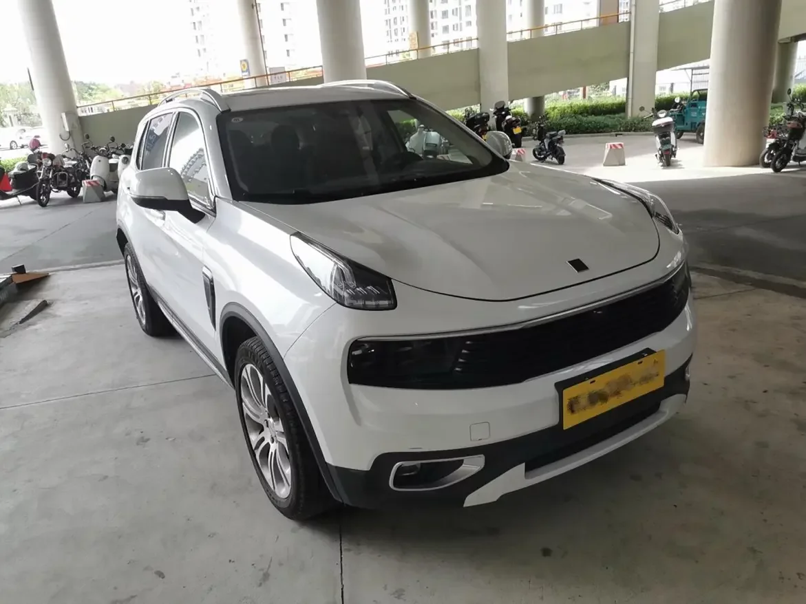 Lynk & Co 01