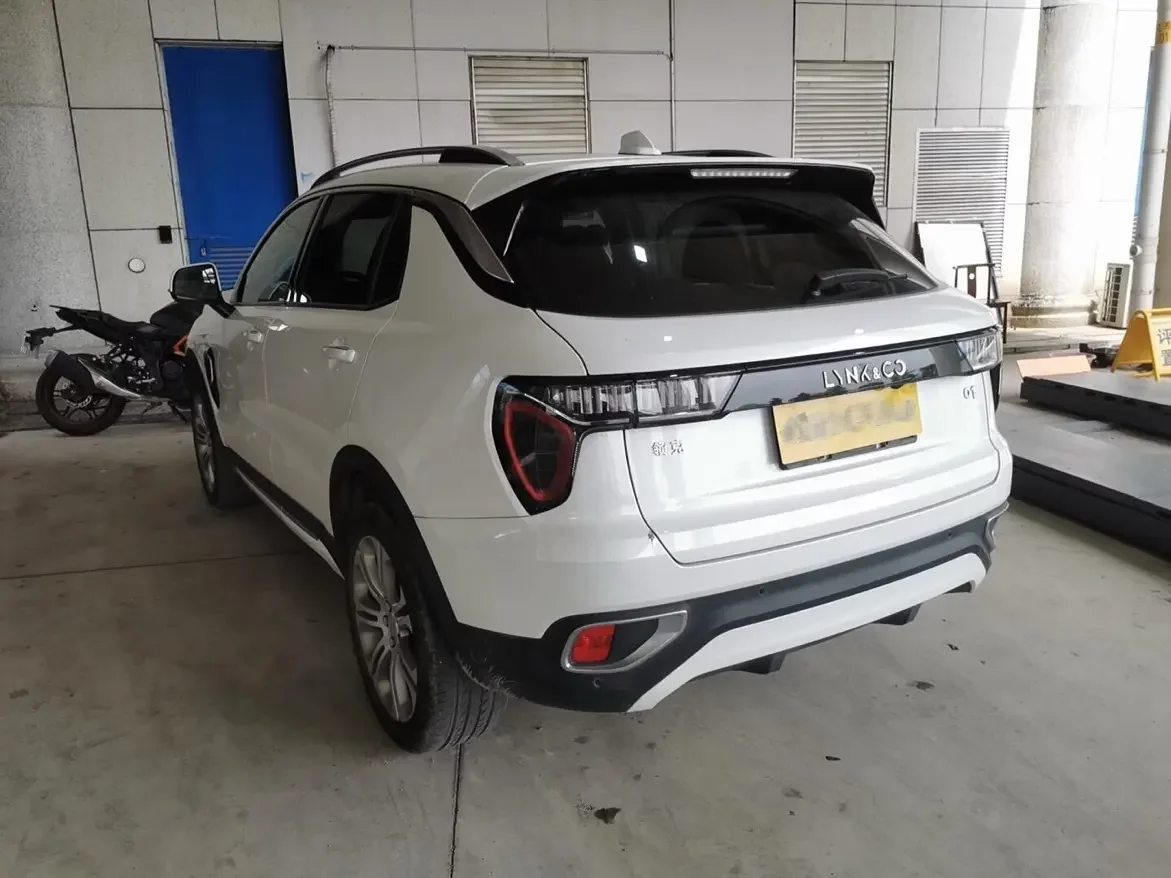 Lynk & Co 01