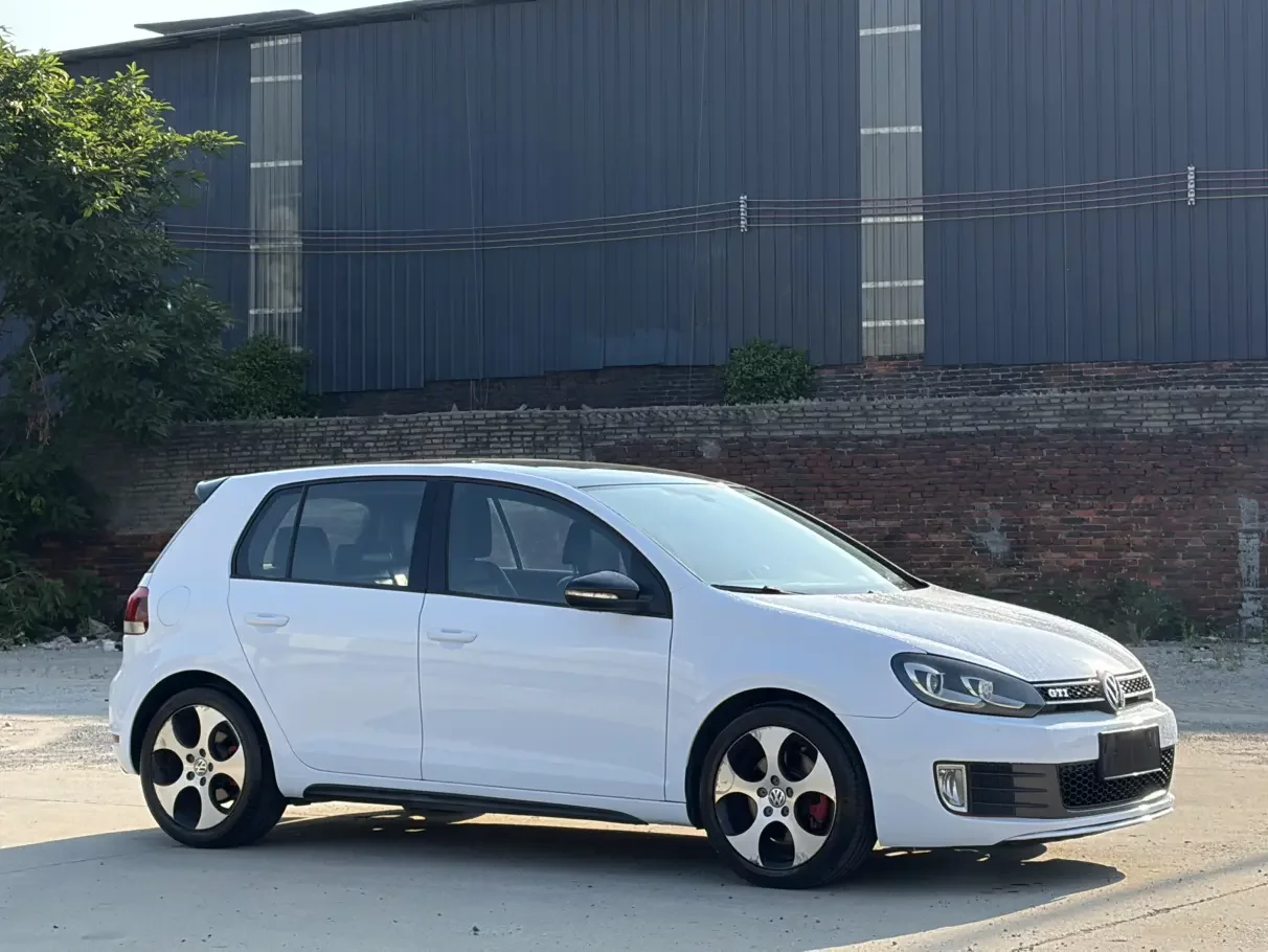 Volkswagen Golf GTI