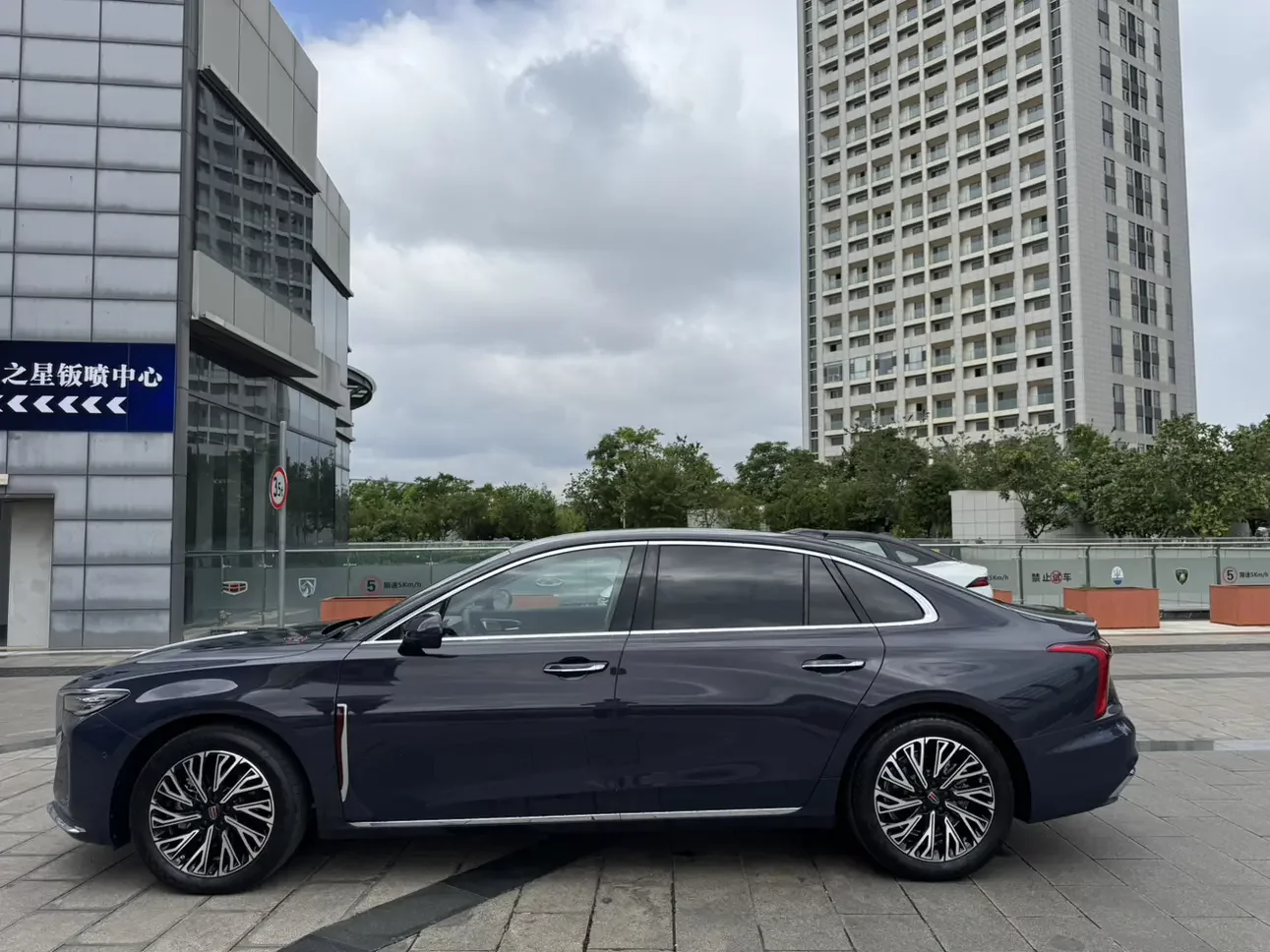 Hongqi H5
