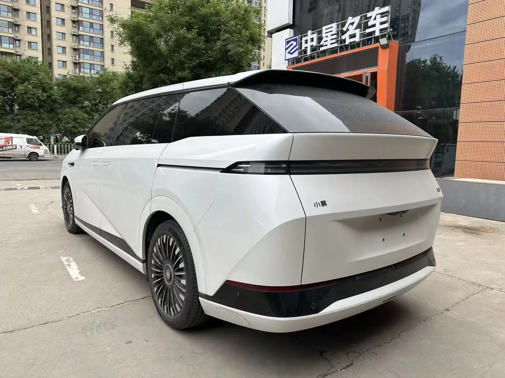 Xpeng X9