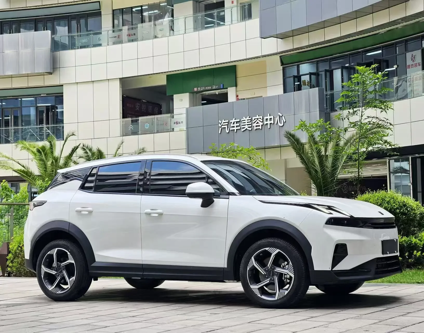Lynk & Co 06