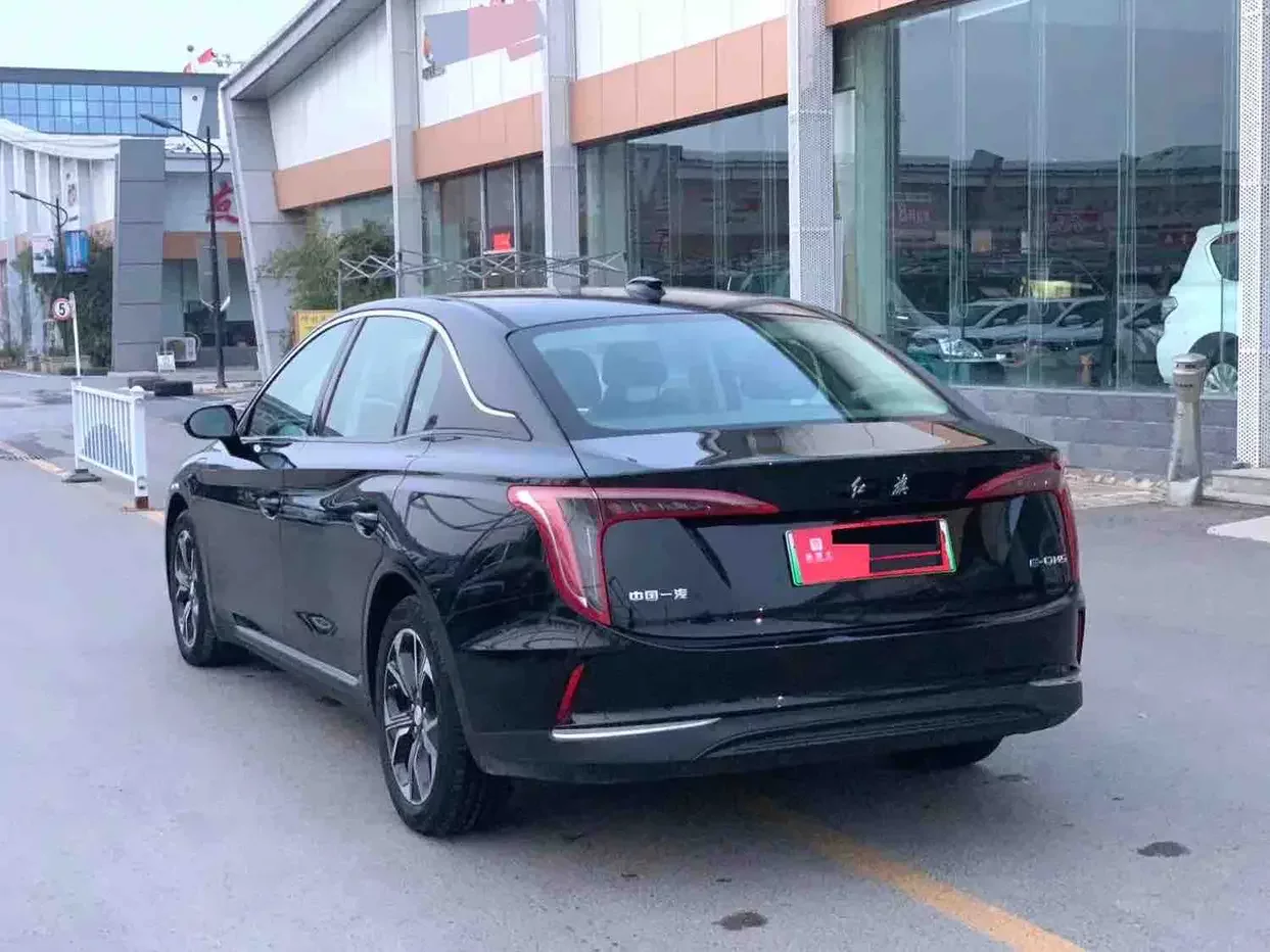 Hongqi E-QM5