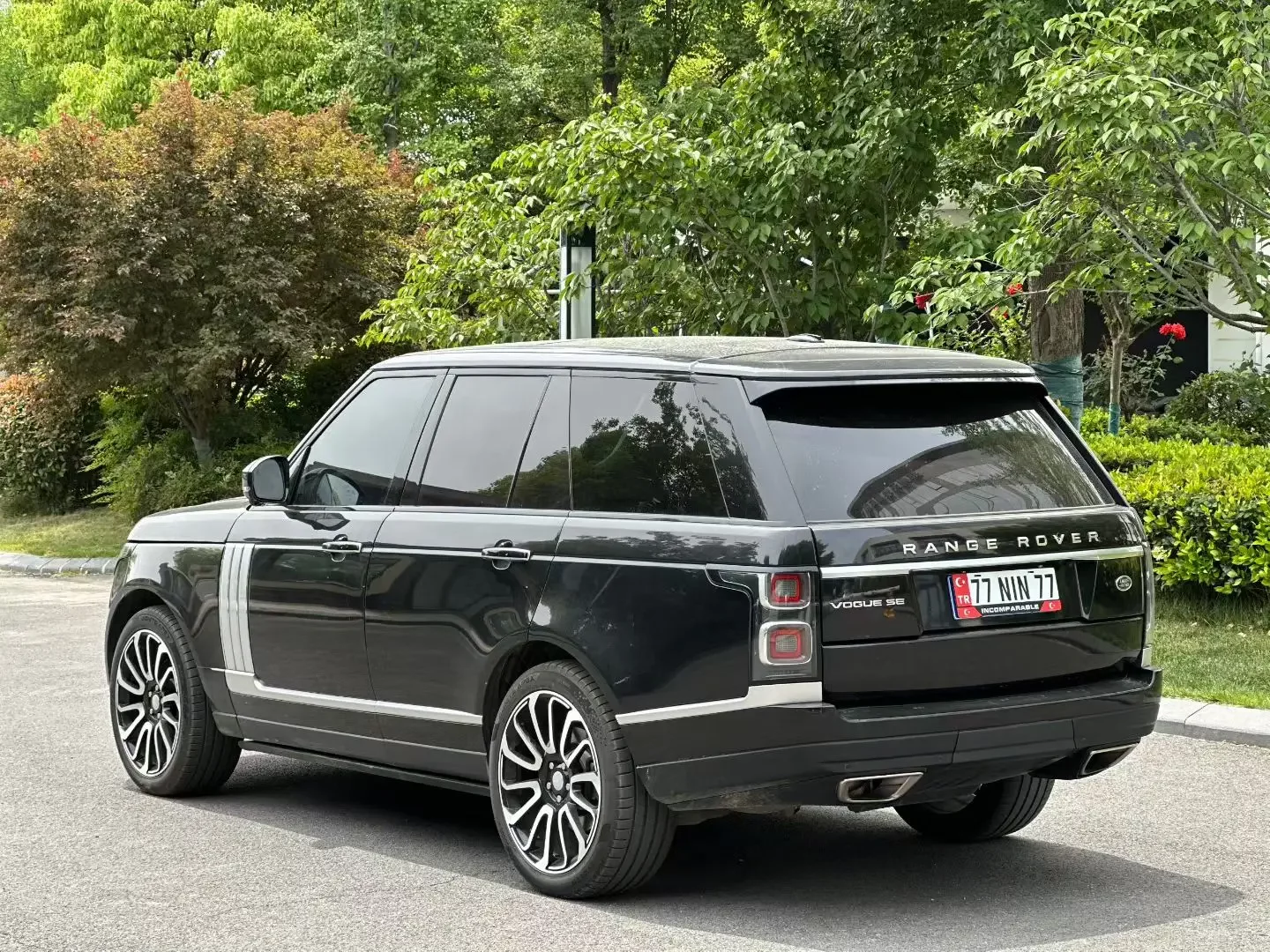 Land Rover range rover
