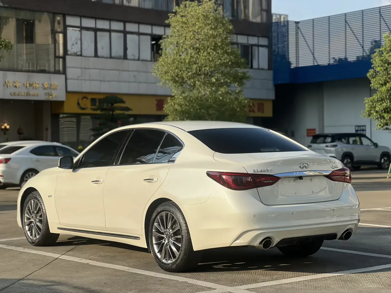Infiniti Q50L