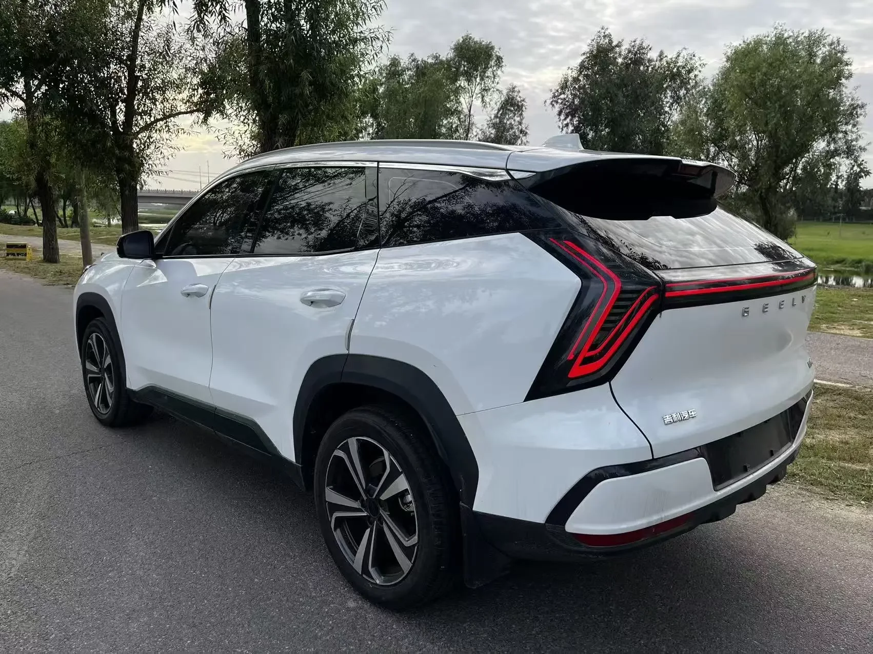 Geely Atlas L