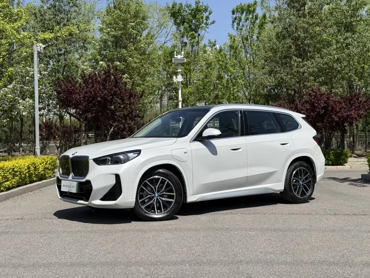 BMW iX1