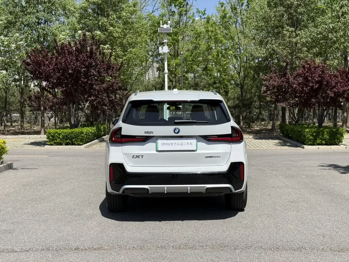 BMW iX1