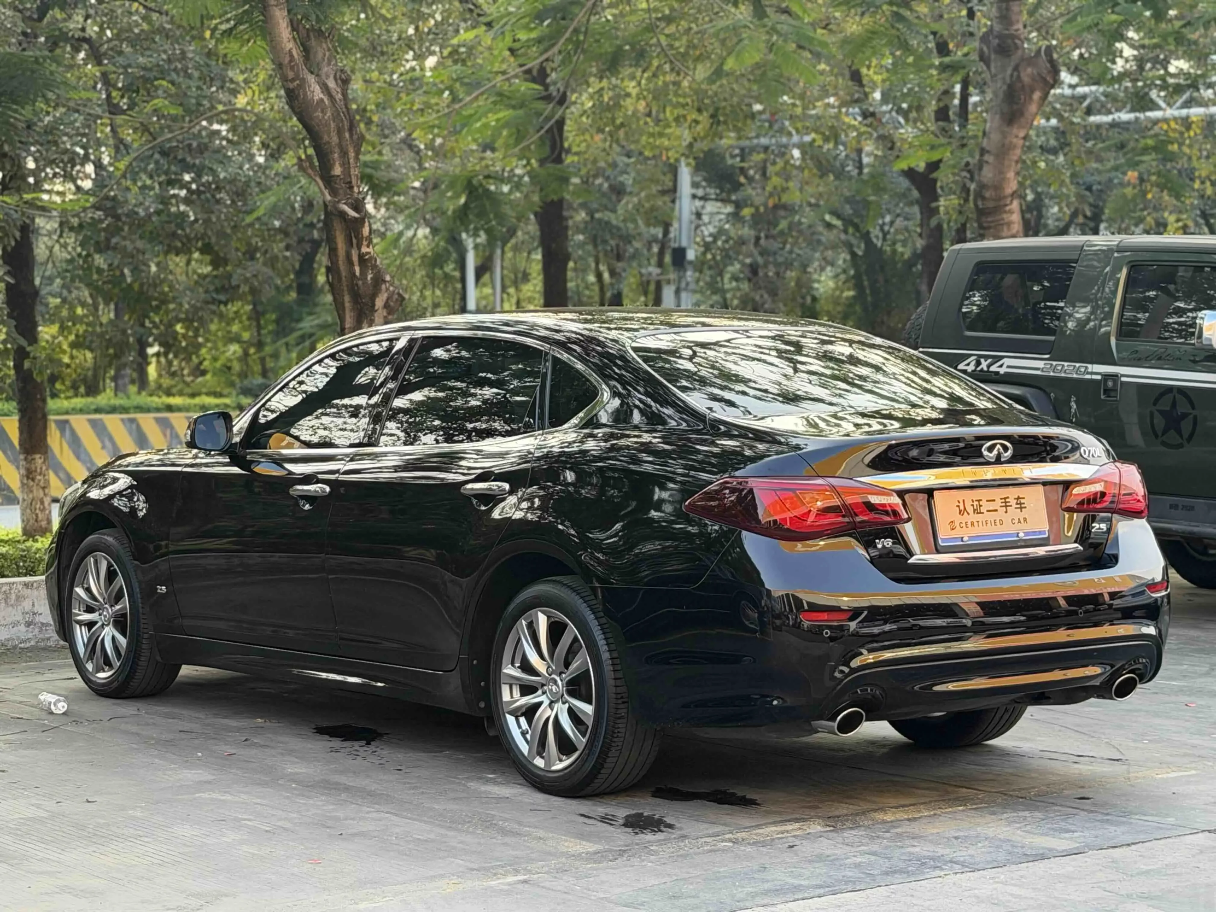 Infiniti Q70