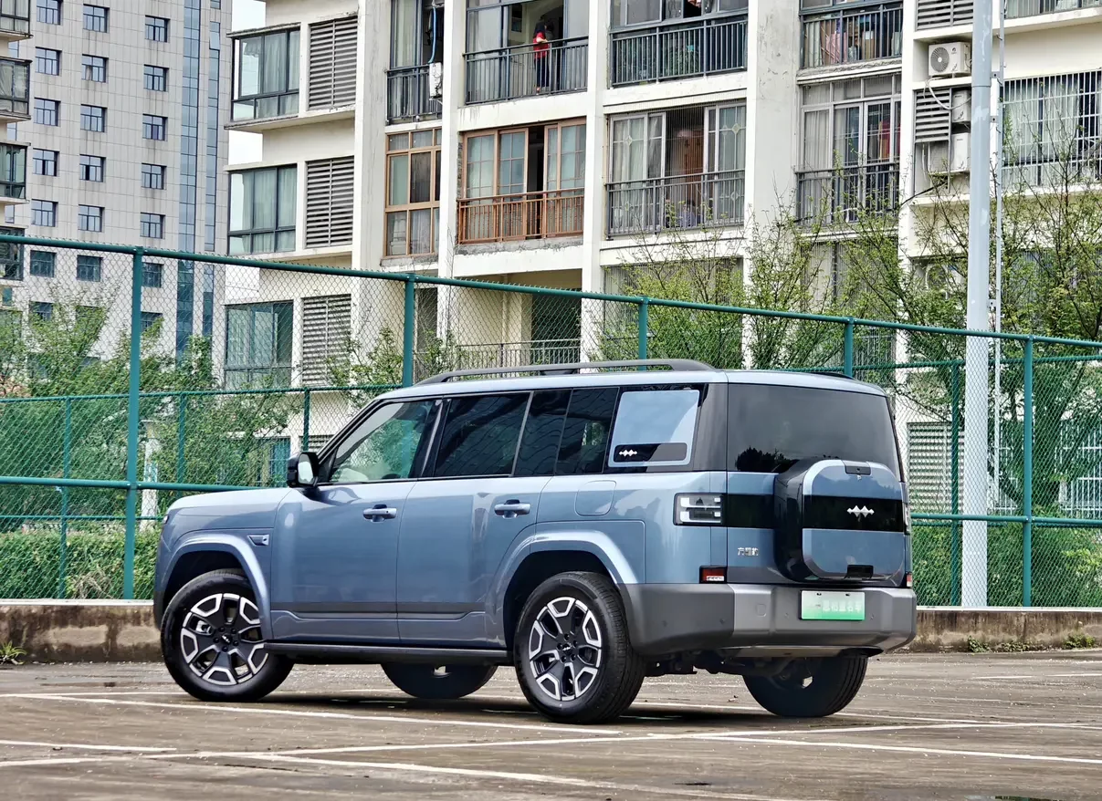 BYD Leopard Titanium 7 PHEV