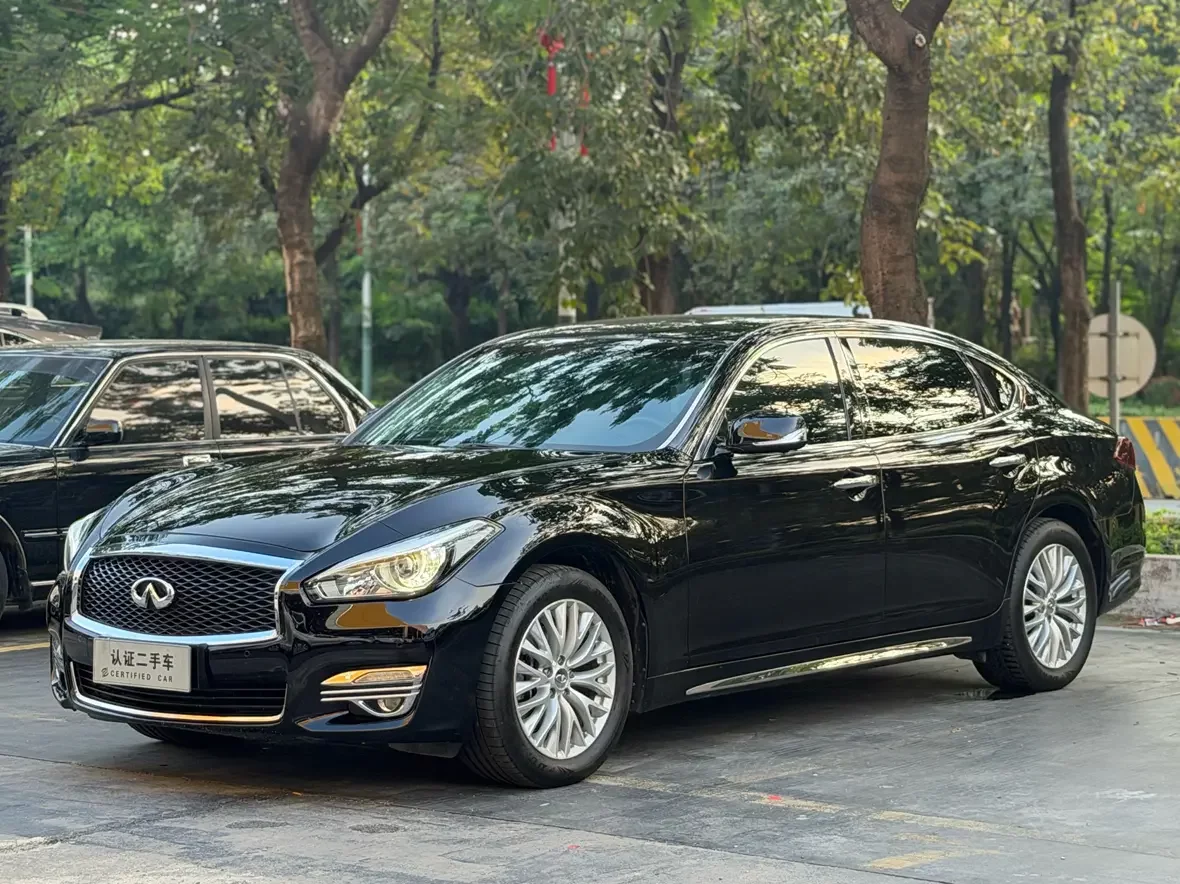 Infiniti Q70
