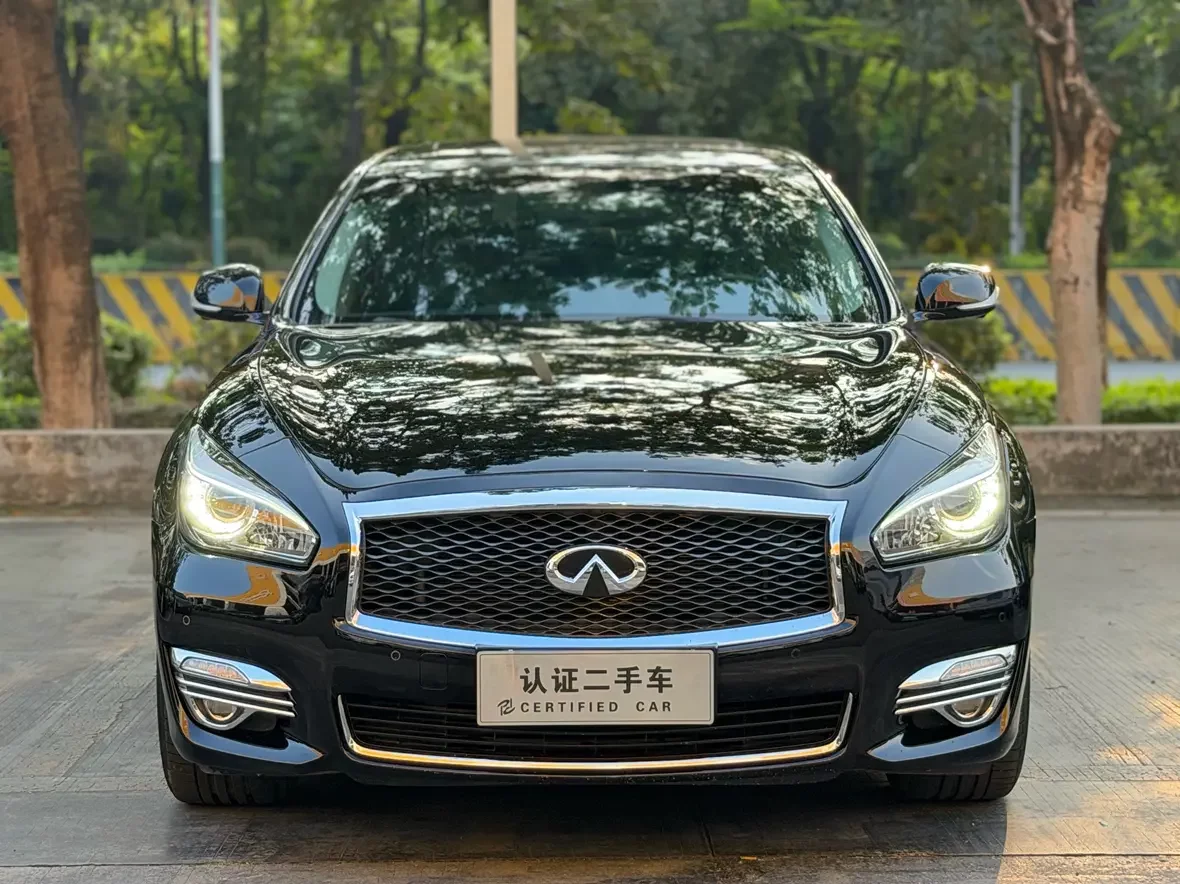 Infiniti Q70