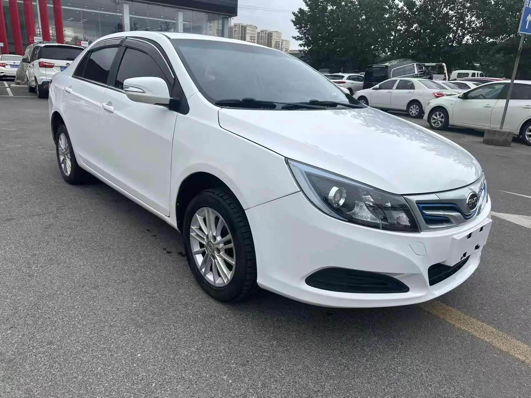 BYD e5