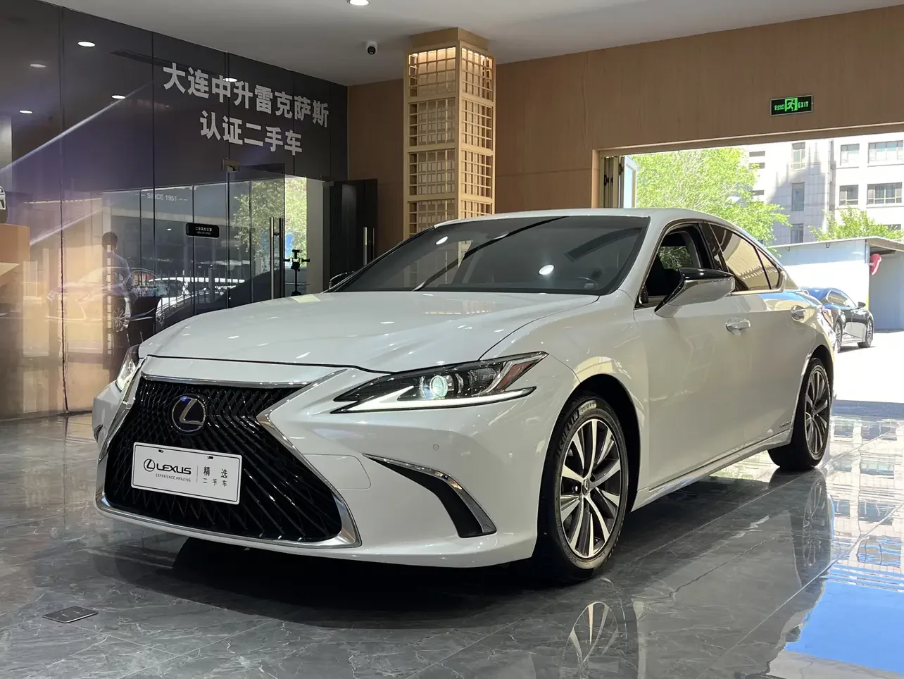 Lexus ES